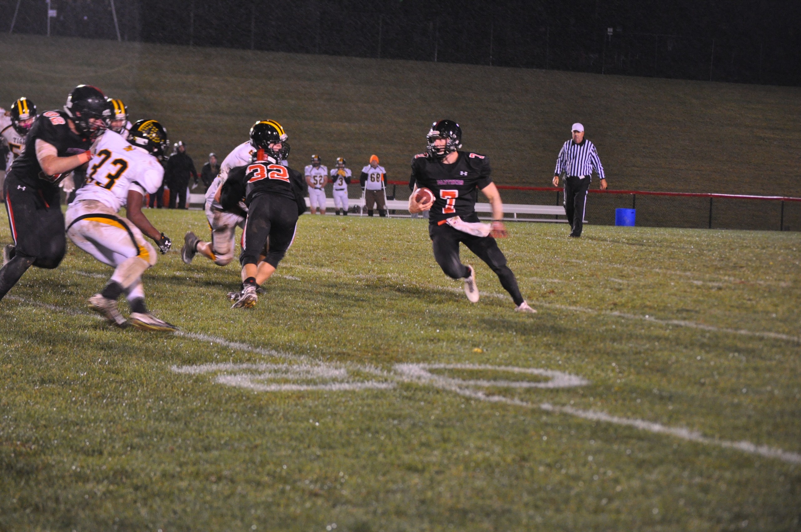panther quarterback zach Thatcher tries the left side of the Tiger's defense