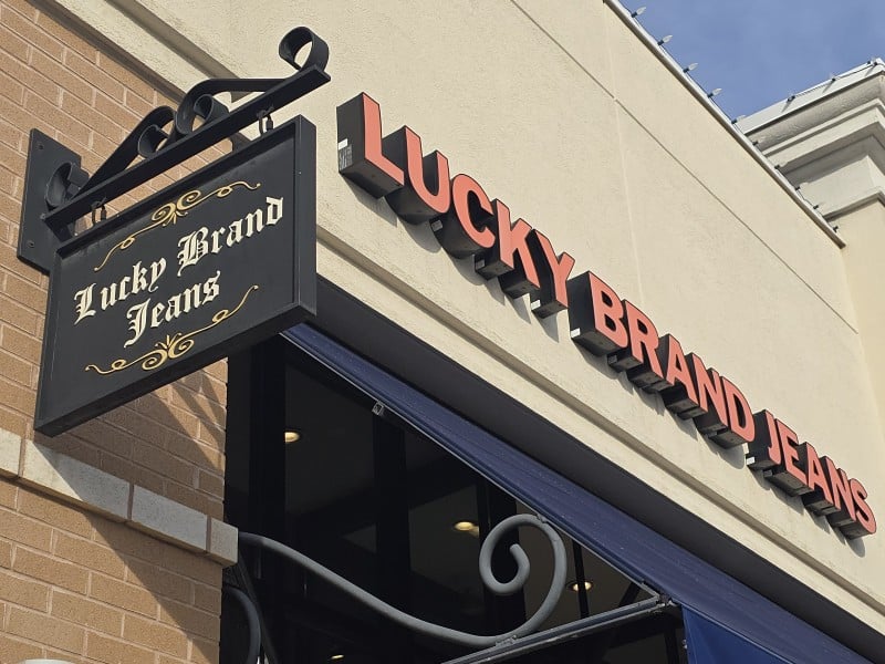 Lucky Promenade Closing