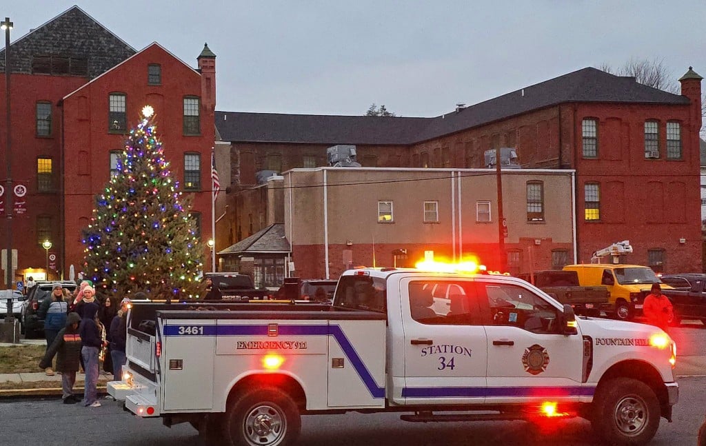 Fountain Hill Tree Lighting Santa