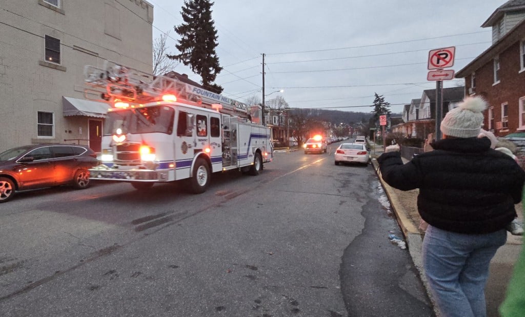Fountain Hill Tree Lighting Santa